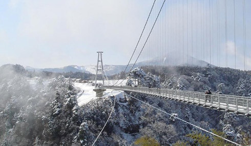 /material-alias/theme/japan/artimg/九州/九重夢吊橋-冬.jpg