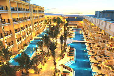 Henann Garden Resort<br>長灘花園渡假村<br><span style="font-weight:bold;color:#FF0400">18,900起</span>